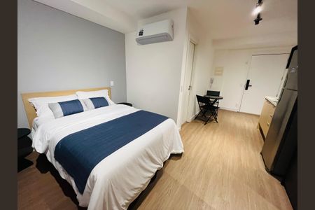 Sala / Quarto de kitnet/studio para alugar com 1 quarto, 31m² em Pompeia, São Paulo