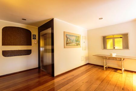 Apartamento à venda com 74m², 2 quartos e 1 vagaHall social