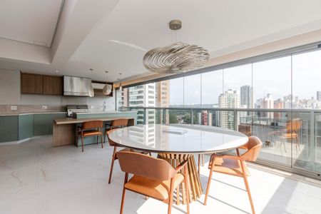 Apartamento à venda com 192m², 2 quartos e 4 vagasVaranda