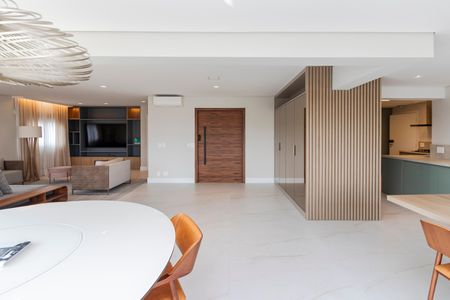 Apartamento à venda com 192m², 2 quartos e 4 vagasVaranda
