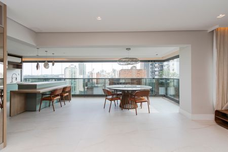 Apartamento à venda com 192m², 2 quartos e 4 vagasVaranda
