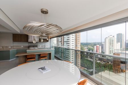 Apartamento à venda com 192m², 2 quartos e 4 vagasVaranda