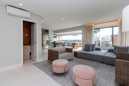 Apartamento à venda com 192m², 2 quartos e 4 vagasSala