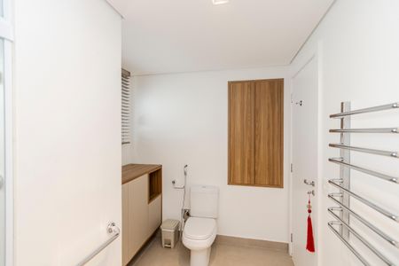 Apartamento à venda com 192m², 2 quartos e 4 vagasBanheiro da Suíte 1