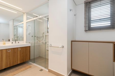 Apartamento à venda com 192m², 2 quartos e 4 vagasBanheiro da Suíte 1