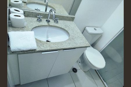 Banheiro de kitnet/studio para alugar com 1 quarto, 25m² em Vila Zilda, São Paulo