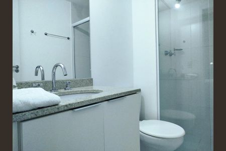 Banheiro de kitnet/studio para alugar com 1 quarto, 25m² em Vila Zilda, São Paulo