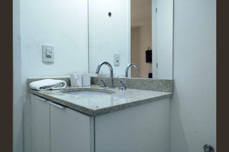 Banheiro de kitnet/studio para alugar com 1 quarto, 25m² em Vila Zilda, São Paulo