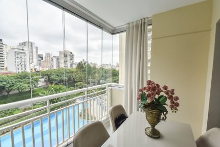 Apartamento à venda com 65m², 2 quartos e 1 vagaVaranda