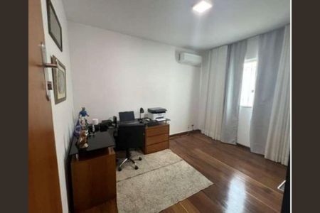 Casa à venda com 360m², 5 quartos e 4 vagasQuarto