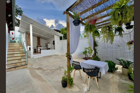 Casa à venda com 360m², 5 quartos e 4 vagasÁrea externa