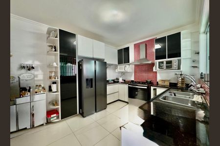 Cozinha de casa à venda com 5 quartos, 360m² em Planalto, Belo Horizonte