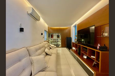 Sala de casa à venda com 5 quartos, 360m² em Planalto, Belo Horizonte