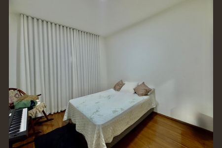 Casa à venda com 360m², 5 quartos e 4 vagasQuarto