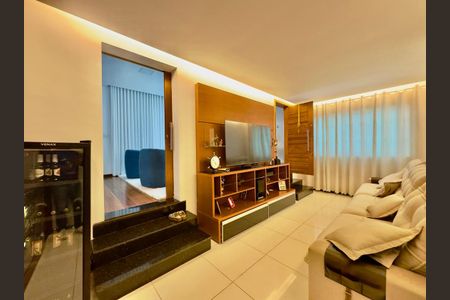 Sala de casa à venda com 5 quartos, 360m² em Planalto, Belo Horizonte