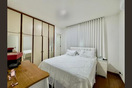 Casa à venda com 360m², 5 quartos e 4 vagasQuarto