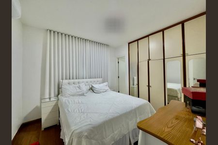 Casa à venda com 360m², 5 quartos e 4 vagasQuarto
