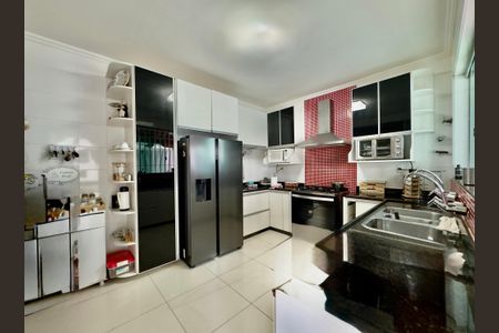 Cozinha de casa à venda com 5 quartos, 360m² em Planalto, Belo Horizonte