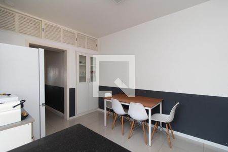 Apartamento para alugar com 147m², 3 quartos e sem vagaCozinha e Área de Serviço