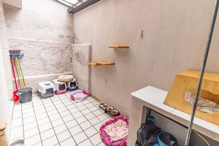 Casa à venda com 92m², 2 quartos e sem vagaÁrea de Serviço e Quintal