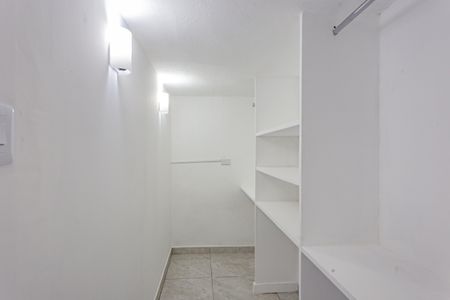 Casa para alugar com 40m², 1 quarto e sem vaga Casa para alugar com 40m², 1 quarto e sem vagaCloset do Quarto