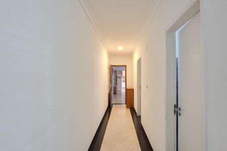 Casa à venda com 275m², 3 quartos e 4 vagas Casa à venda com 275m², 3 quartos e 4 vagasCorredor