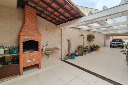 Casa à venda com 275m², 3 quartos e 4 vagas Casa à venda com 275m², 3 quartos e 4 vagasQuintal