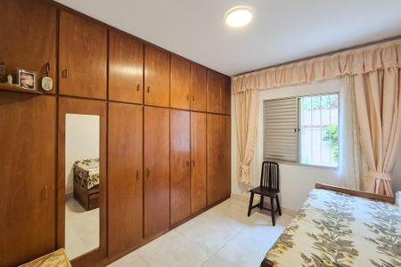 Casa à venda com 275m², 3 quartos e 4 vagas Casa à venda com 275m², 3 quartos e 4 vagasQuarto 2