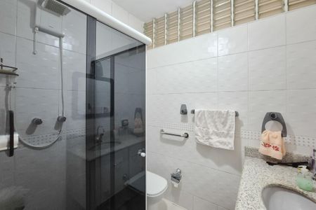Casa à venda com 275m², 3 quartos e 4 vagas Casa à venda com 275m², 3 quartos e 4 vagasBanheiro Social