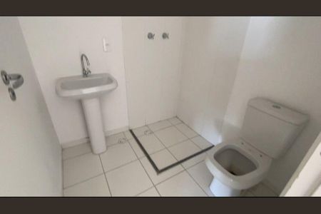 Banheiro  de apartamento à venda com 1 quarto, 33m² em Vila Nair, São Paulo