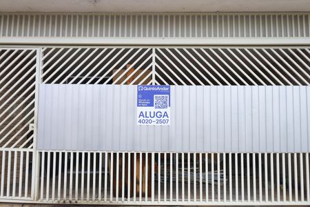 Casa para alugar com 137m², 2 quartos e 1 vagaPlaca instalada no portão do imóvel - Código da placa: YIXW-1742