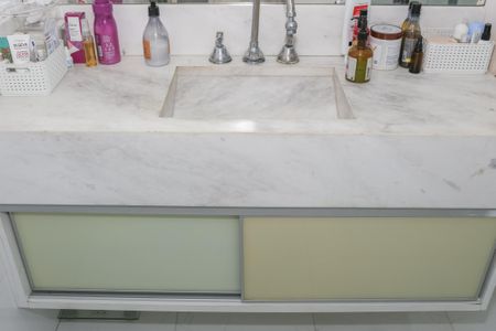 Apartamento à venda com 183m², 4 quartos e 3 vagasBanheiro da Suíte 1