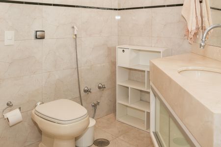 Apartamento à venda com 183m², 4 quartos e 3 vagasBanheiro da Suíte 2