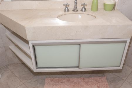 Apartamento à venda com 183m², 4 quartos e 3 vagasBanheiro da Suíte 2