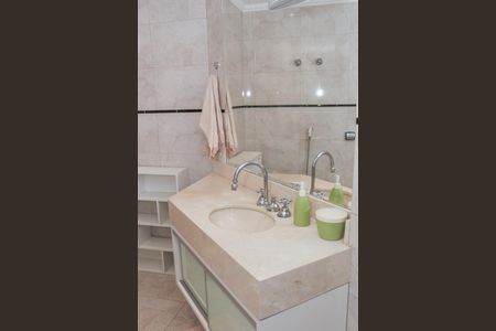 Apartamento à venda com 183m², 4 quartos e 3 vagasBanheiro da Suíte 2