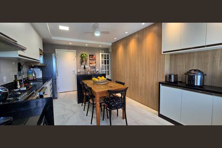 Apartamento à venda com 140m², 3 quartos e 2 vagasCozinha