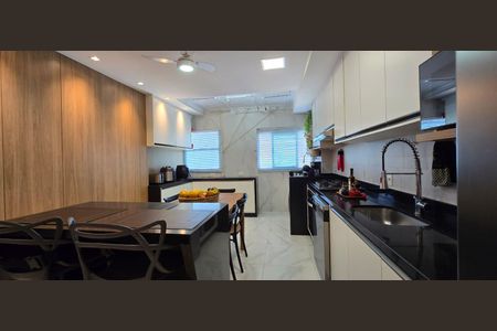 Apartamento à venda com 140m², 3 quartos e 2 vagasCozinha