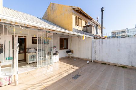 Casa à venda com 63m², 2 quartos e 2 vagasQuintal