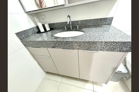 Apartamento à venda com 69m², 2 quartos e 1 vagaBanheiro da Suíte