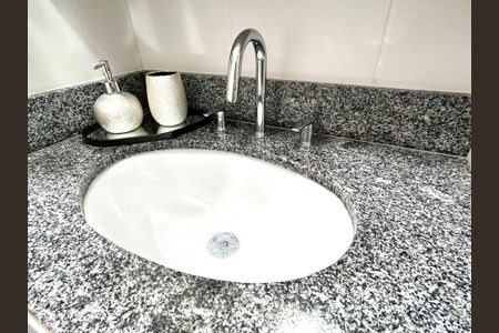 Apartamento à venda com 69m², 2 quartos e 1 vagaBanheiro 1