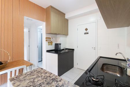 Sala - Cozinha de apartamento para alugar com 2 quartos, 33m² em Jardim Celeste, São Paulo