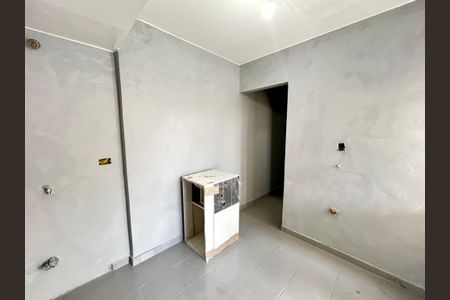 Cozinha de kitnet/studio para alugar com 1 quarto, 30m² em Parque Renato Maia, Guarulhos