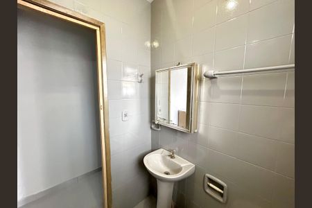 Banheiro  de kitnet/studio para alugar com 1 quarto, 30m² em Parque Renato Maia, Guarulhos