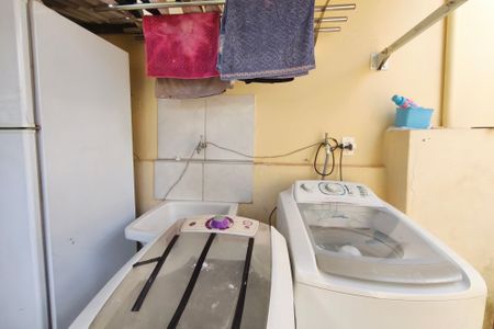 Casa à venda com 150m², 2 quartos e 2 vagas Casa à venda com 150m², 2 quartos e 2 vagasCasa 2 - Área de Serviço