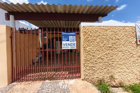 Casa à venda com 150m², 2 quartos e 2 vagas Casa à venda com 150m², 2 quartos e 2 vagasFachada