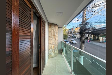 Casa para alugar com 120m², 3 quartos e sem vagaVaranda