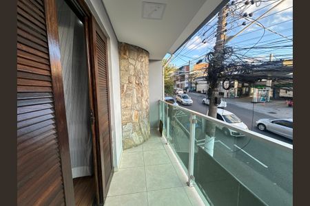 Casa para alugar com 120m², 3 quartos e sem vagaVaranda