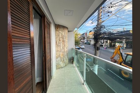 Casa para alugar com 120m², 3 quartos e sem vagaVaranda