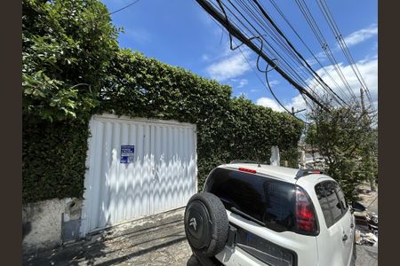 Casa para alugar com 240m², 4 quartos e 2 vagasFachada + plaquinha