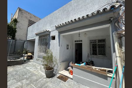 Casa para alugar com 240m², 4 quartos e 2 vagasFachada